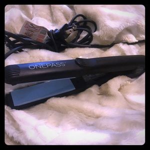 Bio Ionic One Pass- Hair Straightener